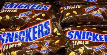 ক্যান্সার রোগের কারণ হিসেবে Snickers চকলেট 'নিষিদ্ধ' করা হয়েছে?